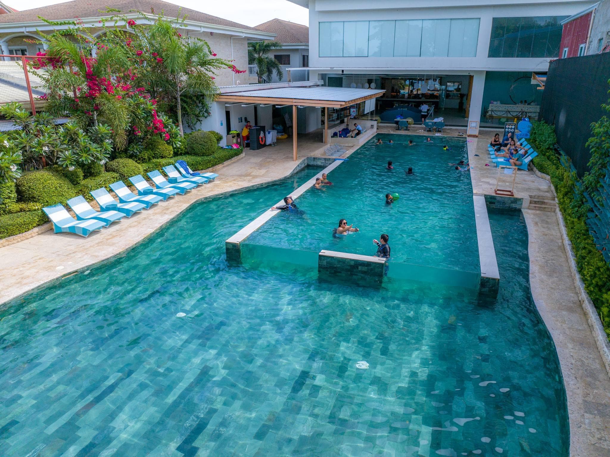 Pool Bar